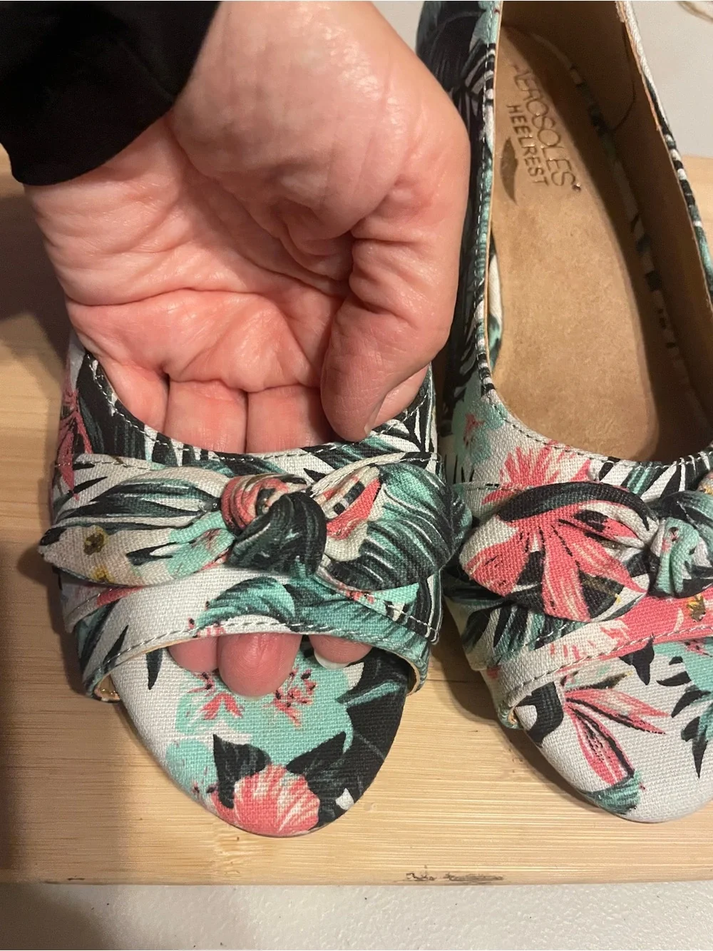 AEROSOLES Floral Knot Espadrille Wedges - White, Pink & Teal size 6.5